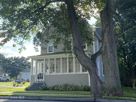 130 Pleasant Ave, Johnstown, NY 12095