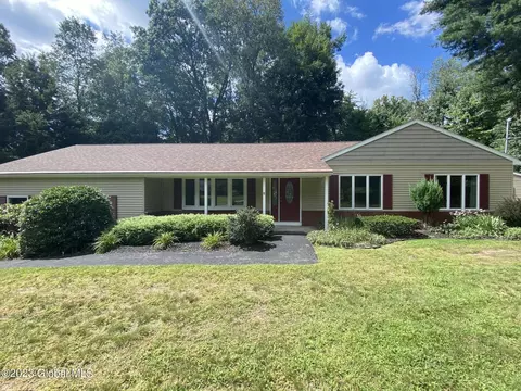 37 Terrace Ct, Ballston Lake, NY 12019