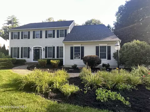 2 Plantation Crst, Clifton Park, NY 12065