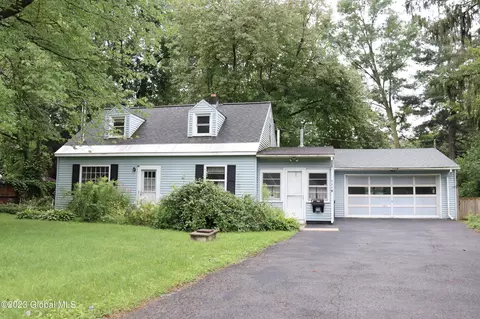 1118 Inner Dr, Schenectady, NY 12303