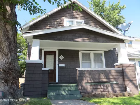 2 Irving Pl, Menands, NY 12204