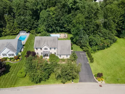 115 Brian Crest Ct, Schenectady, NY 12306
