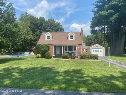 13 Orchard Dr, Glenville, NY 12302