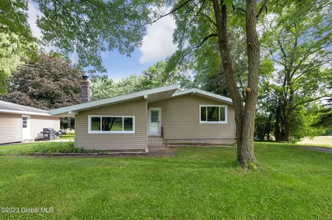 687 Pangburn Rd, Schenectady, NY 12306