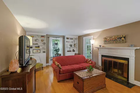 38 Douglas Rd, Delmar, NY 12054 photo 7