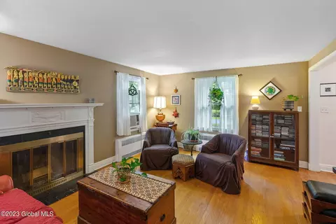 38 Douglas Rd, Delmar, NY 12054 photo 5