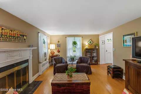 38 Douglas Rd, Delmar, NY 12054 photo 4