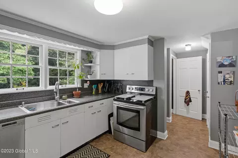 38 Douglas Rd, Delmar, NY 12054 photo 17