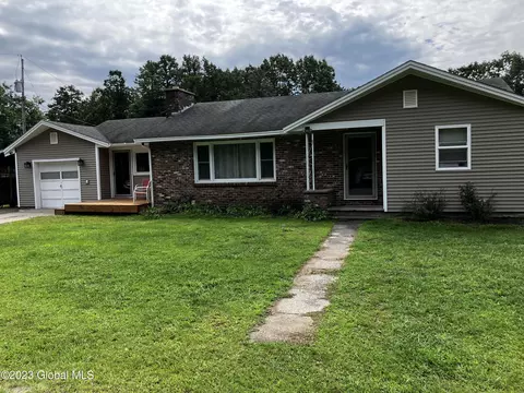 31 Anthony Dr, Fort Edward, NY 12828