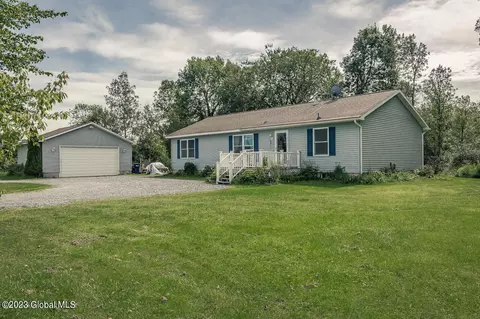 438 Black St, Johnstown, NY 12095