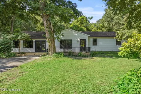 128 Kinder Dr, Kinderhook, NY 12106