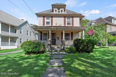 8 Sloane Ave, Amsterdam, NY 12010