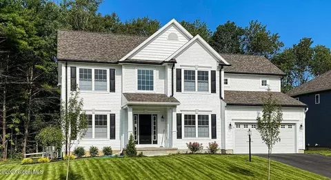 20 Bergen Pl, Niskayuna, NY 12309