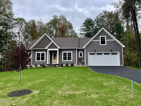 5 Burnham Rd, Wilton, NY 12831