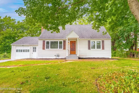 24 Jacob St, Ballston Lake, NY 12019
