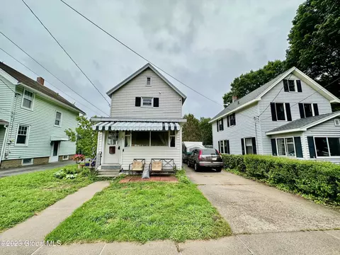 27 Clyde St, Gloversville, NY 12078