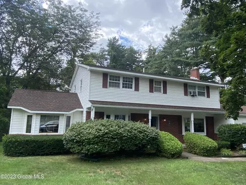 83 Rolling Brook Dr, Clifton Park, NY 12065