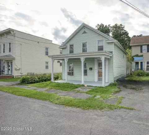 18 7th St, Waterford, NY 12188