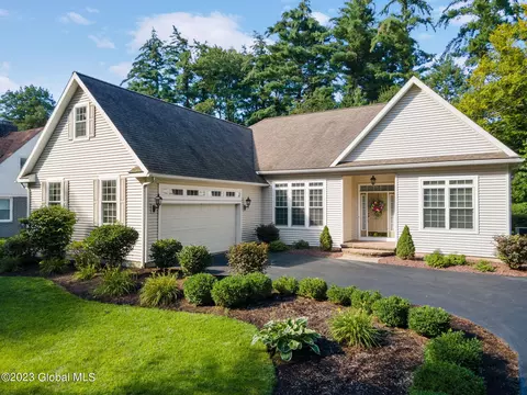 222 Pinewood Dr, Schenectady, NY 12303