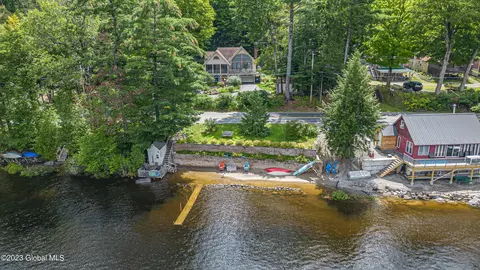 262 E Shore Dr, Adirondack, NY 12808