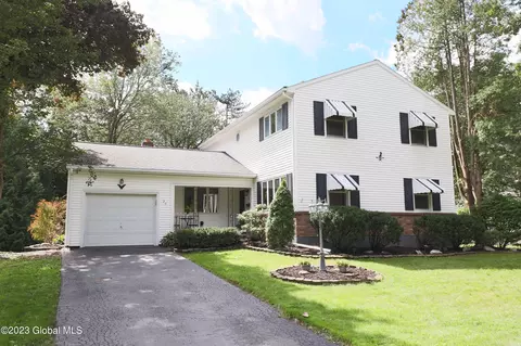 20 Mullen Dr, Rotterdam, NY 12306
