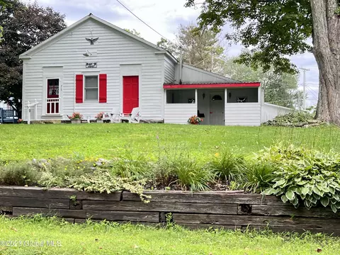 704 Schoolhouse Way, Cambridge, NY 12816
