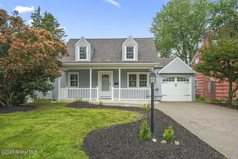 2241 Niskayuna Dr, Niskayuna, NY 12309