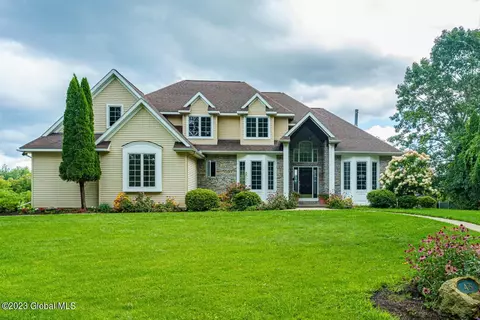 43 Vandenburg Ln, Latham, NY 12110