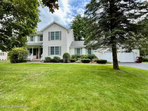 32 Ferriss Dr, Queensbury, NY 12804