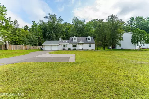 6027 E Old State Rd, Schenectady, NY 12303