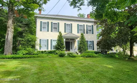 28 North St, Granville, NY 12832