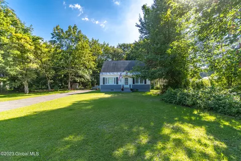 2811 Curry Rd, Schenectady, NY 12303