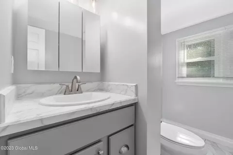 2811 Curry Rd, Schenectady, NY 12303 photo 18