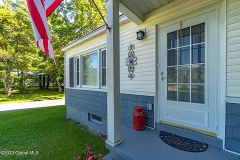 2811 Curry Rd, Schenectady, NY 12303 photo 3