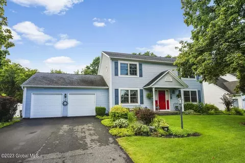 7 Omega Terrace Ter, Latham, NY 12110