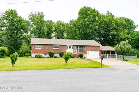 329 Jeanette Dr, Rotterdam, NY 12306