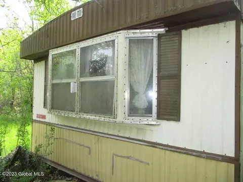 748 Hog Back Rd, Crown Point, NY 12928