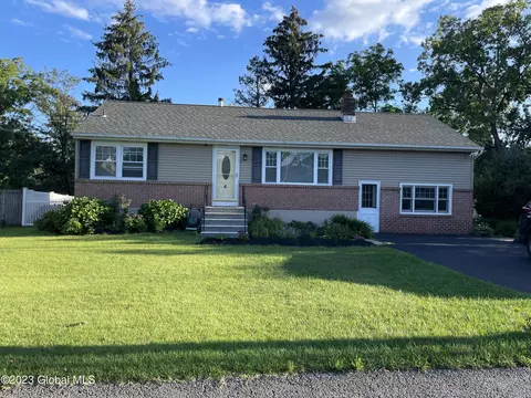 6 E Ford Dr, Latham, NY 12110