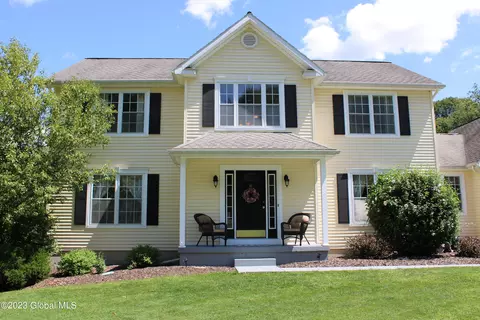 35 Rose Ln, Rensselaer, NY 12144