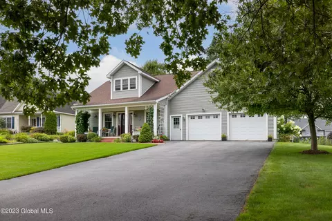 13 Woodcrest Dr, South Glens Falls, NY 12803