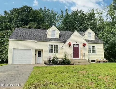 17 Velina Dr, Albany, NY 12203