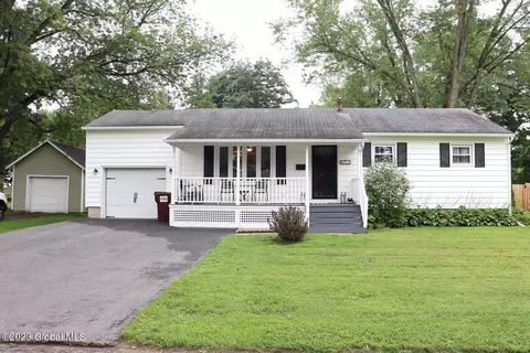 52 Mac Arthur Dr, Glens Falls, NY 12801