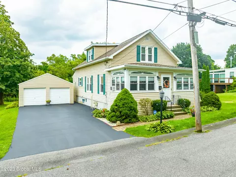 18 Taft Ave, Latham, NY 12110