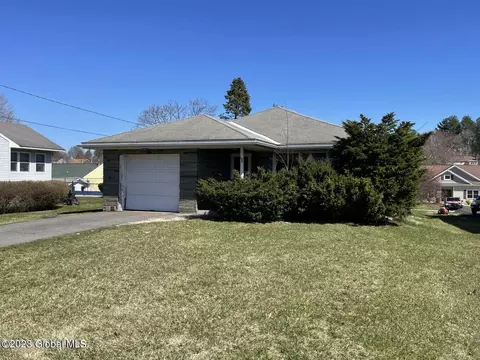 24 Monroe Ave, Latham, NY 12110