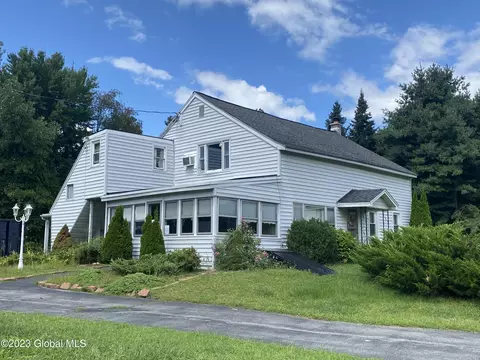 24 Smith Rd, Mechanicville, NY 12118