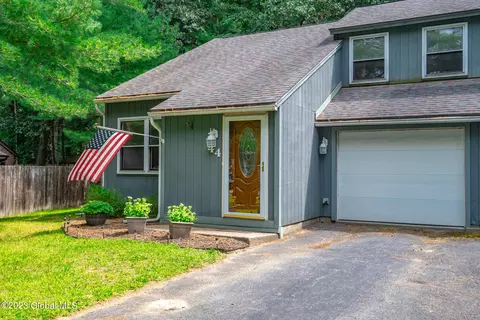 44 Pepperbush Pl, Malta, NY 12020
