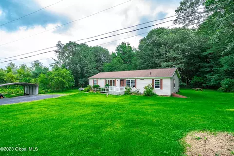 51 Skyline Dr, Melrose, NY 12121