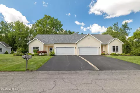 76 Oakmont St, Niskayuna, NY 12309