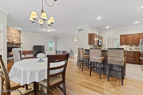 27 Brookside Dr, Saratoga Springs, NY 12866 photo 9