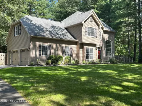 27 Brookside Dr, Saratoga Springs, NY 12866